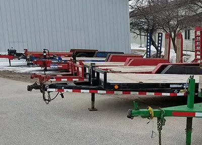 5-a052ec43-1920w A trailer that has been set up to be used for loading.